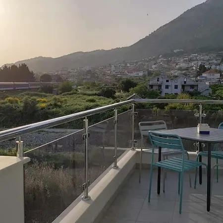 Apartmani Suncokreti - Sunflower Apartments Bar Exterior photo